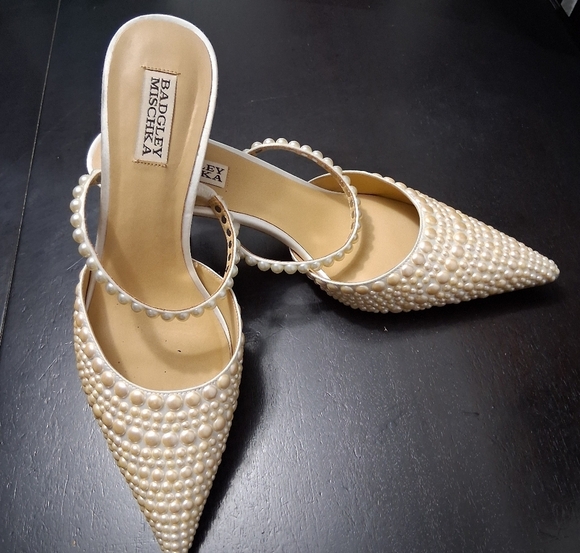 Badgley Mischka White Satin Duchess Pointed Toe Mules/Slip Ons    Size 8.5 - Picture 7 of 10